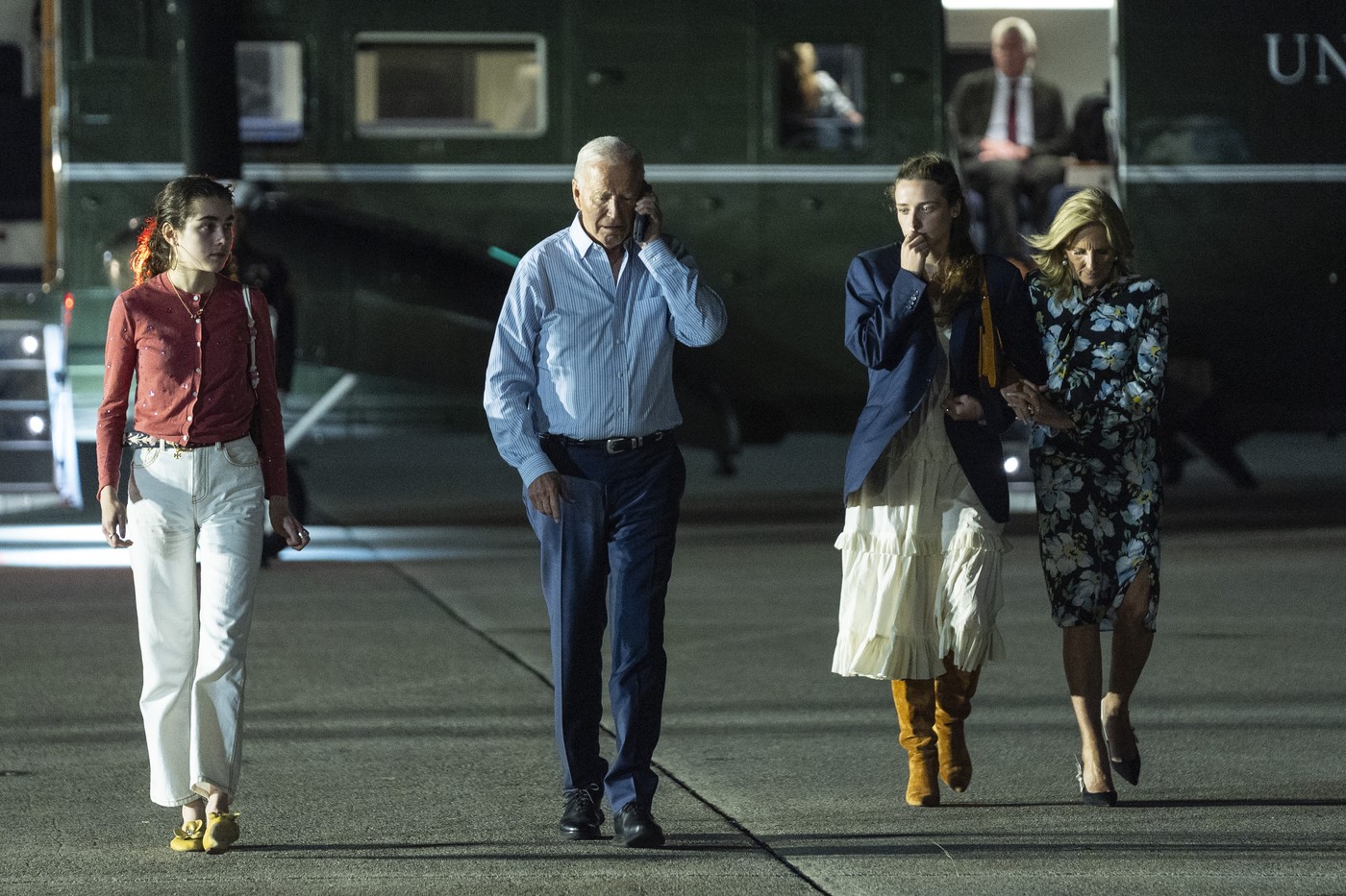 Biden se setkal s rodinou, ta ho podpořila v setrvání v kampani