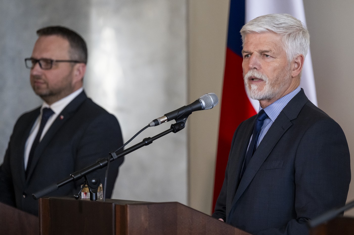 Prezident Pavel bude příští týden jednat s ministrem práce a sociálních věcí Jurečkou o sociálních dávkách