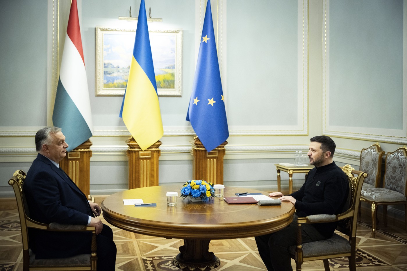 Orbán poprvé od ruské invaze přicestoval do Kyjeva, má jednat se Zelenským o šancích na uzavření míru a o aktuálních problémech v maďarsko-ukrajinských vztazích
