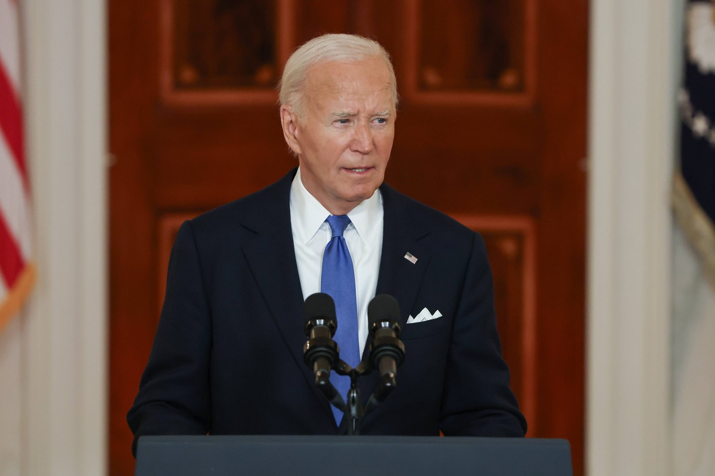 Biden absolvoval krátkou konzultaci se svým hlavním lékařem, jeho stav je po debatě s Trumpem pod drobnohledem