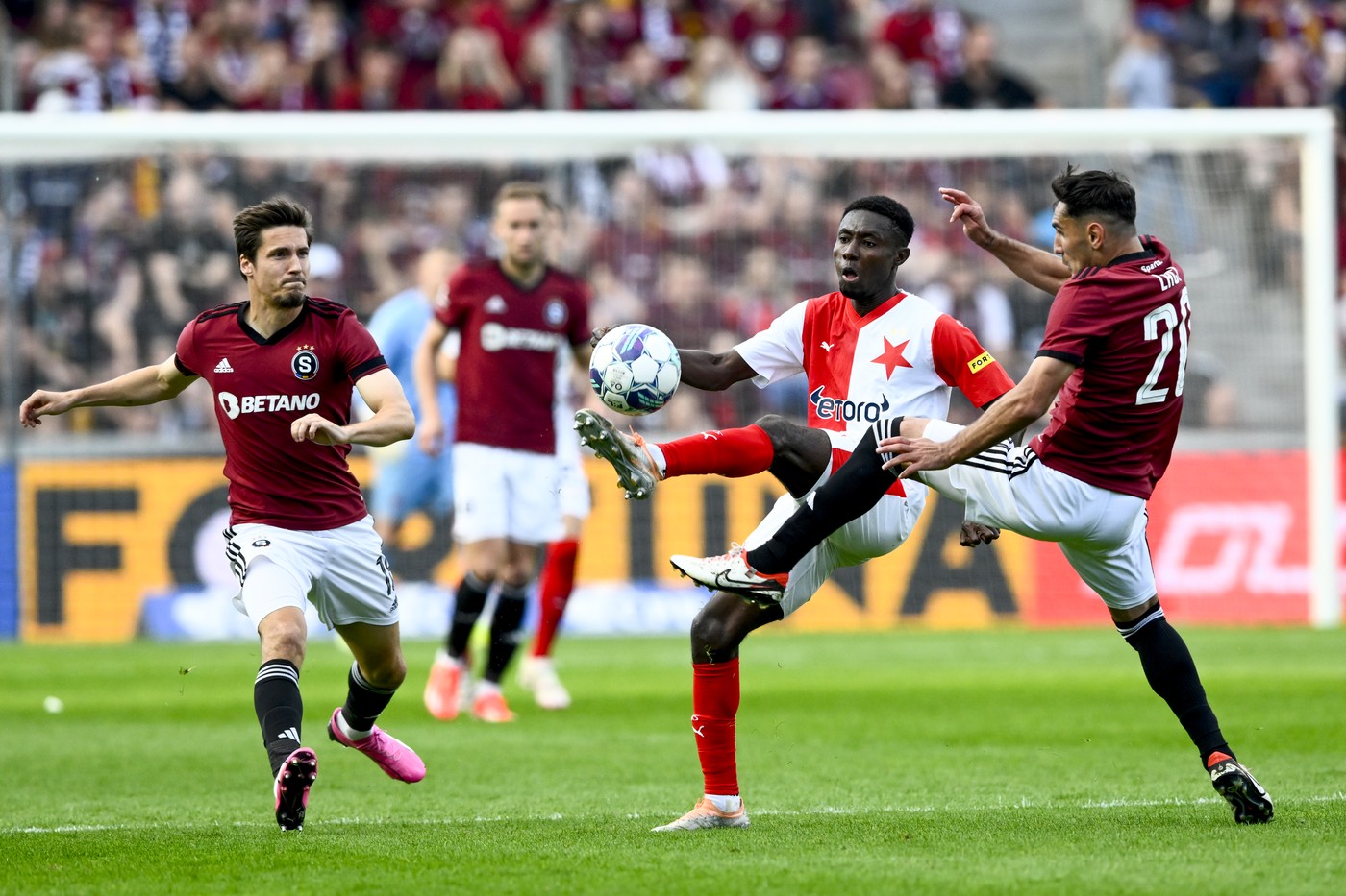 Začíná nový ročník fotbalové ligy, titul obhajuje Sparta, favoritem je Slavia