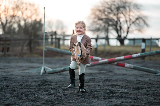 Proč Hobby Horsing? Nabízí zdravý pohyb a představivost