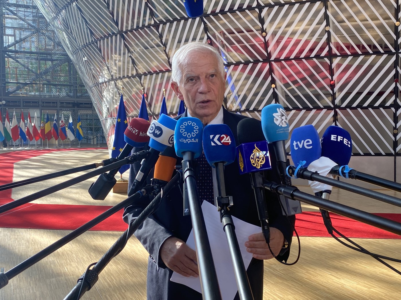 Borrell: Srpnové jednání ministrů zahraničí bude v Bruselu, ne v Budapešti
