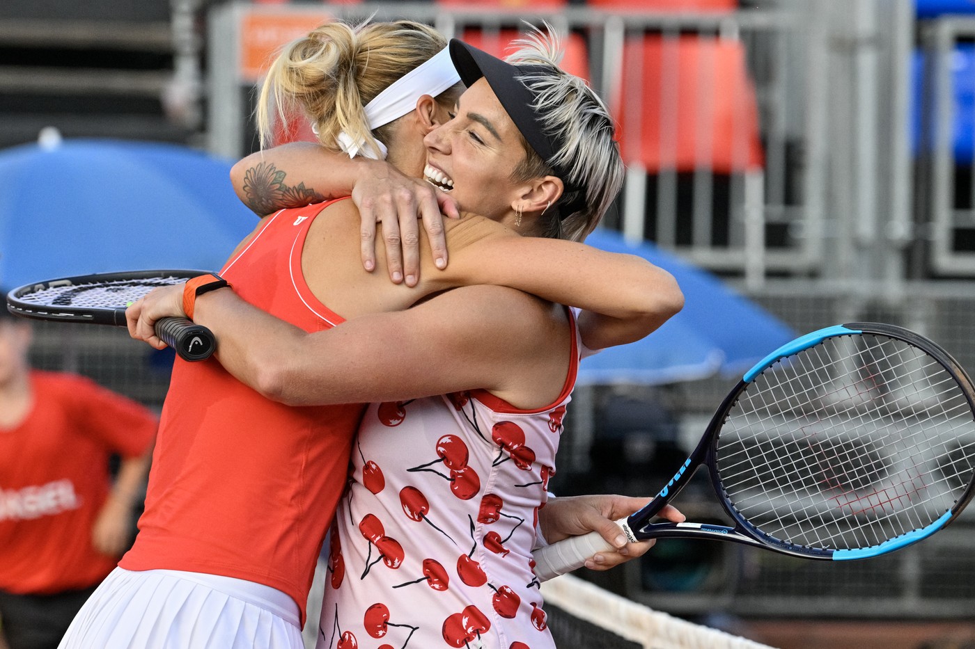 Šafářová měla z uvítání slzy v očích, návrat s Mattekovou-Sandsovou si užila Šafářová měla z uvítání slzy v očích, návrat s Mattekovou-Sandsovou si užila