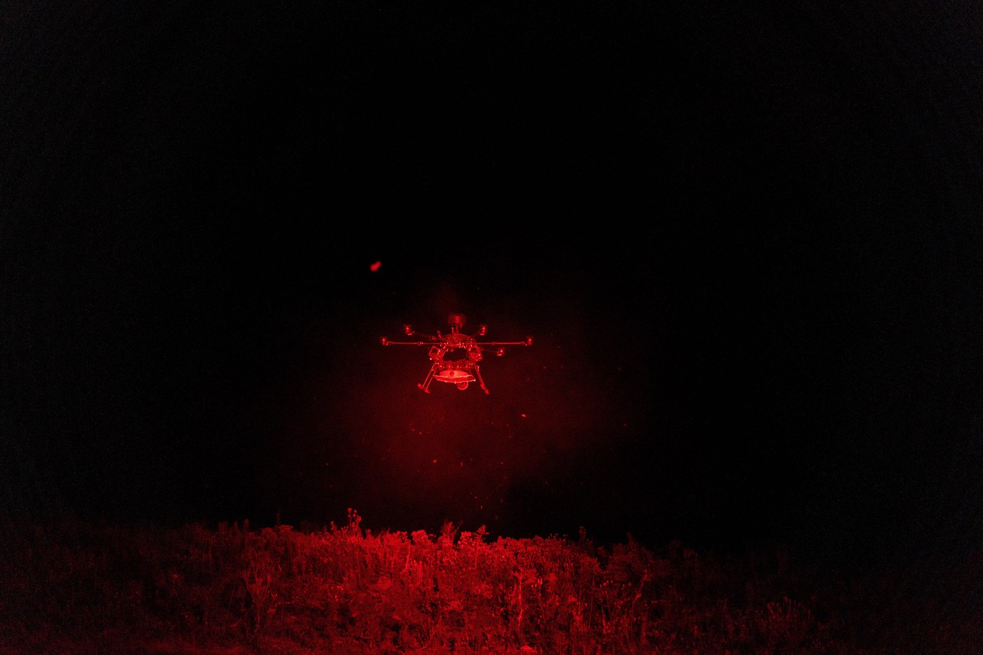 Po ukrajinském dronovém útoku hoří nádrže v ropném skladišti v Kurské oblasti