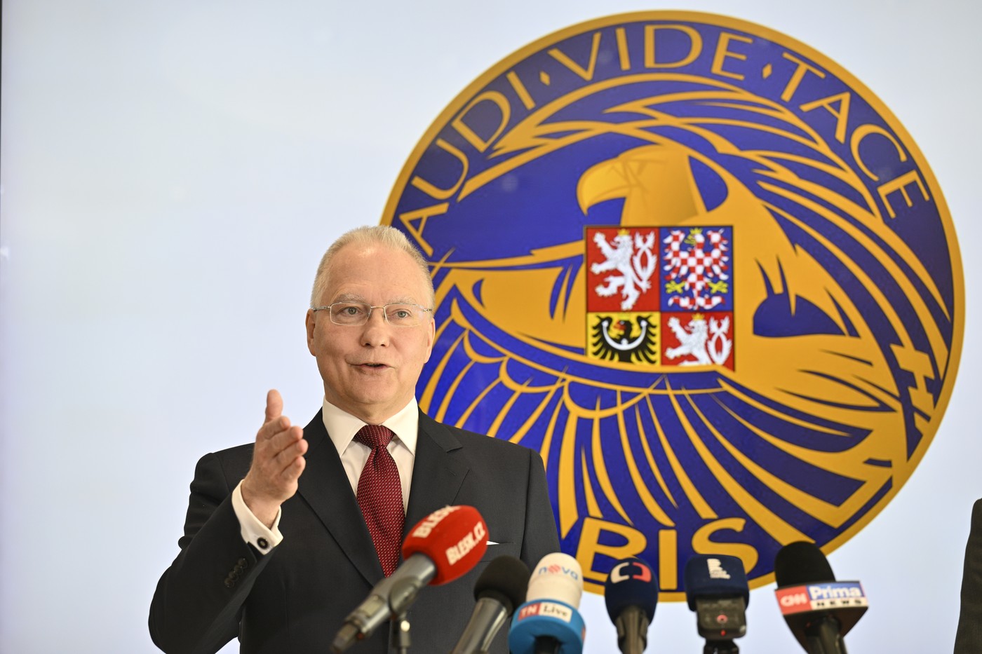 Bezpečnostní situace ve světě je mimořádně vážná, svět je na hraně globálního střetu, uvedl šéf BIS Bezpečnostní situace ve světě je mimořádně vážná, svět je na hraně globálního střetu, uvedl šéf BIS