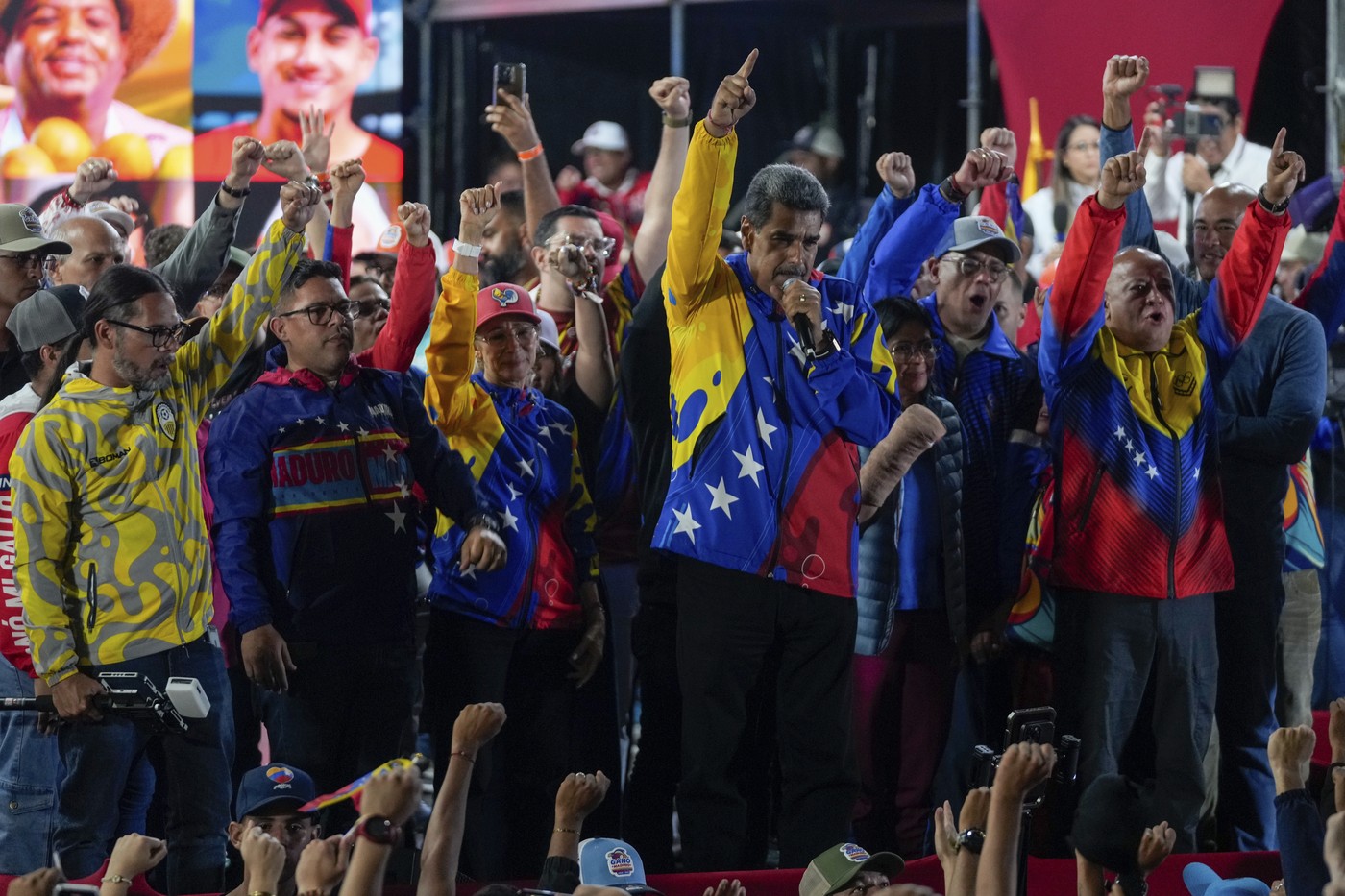 Občané Venezuely napjatě čekají na výsledky prezidentských voleb, stav sčítání hlasů je zatím nejasný
