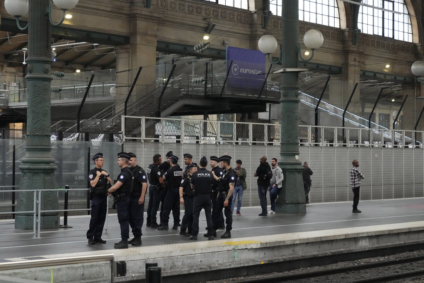 Francouzská policie prověřuje několik lidí v souvislosti s pátečním poškozením železničních zařízení