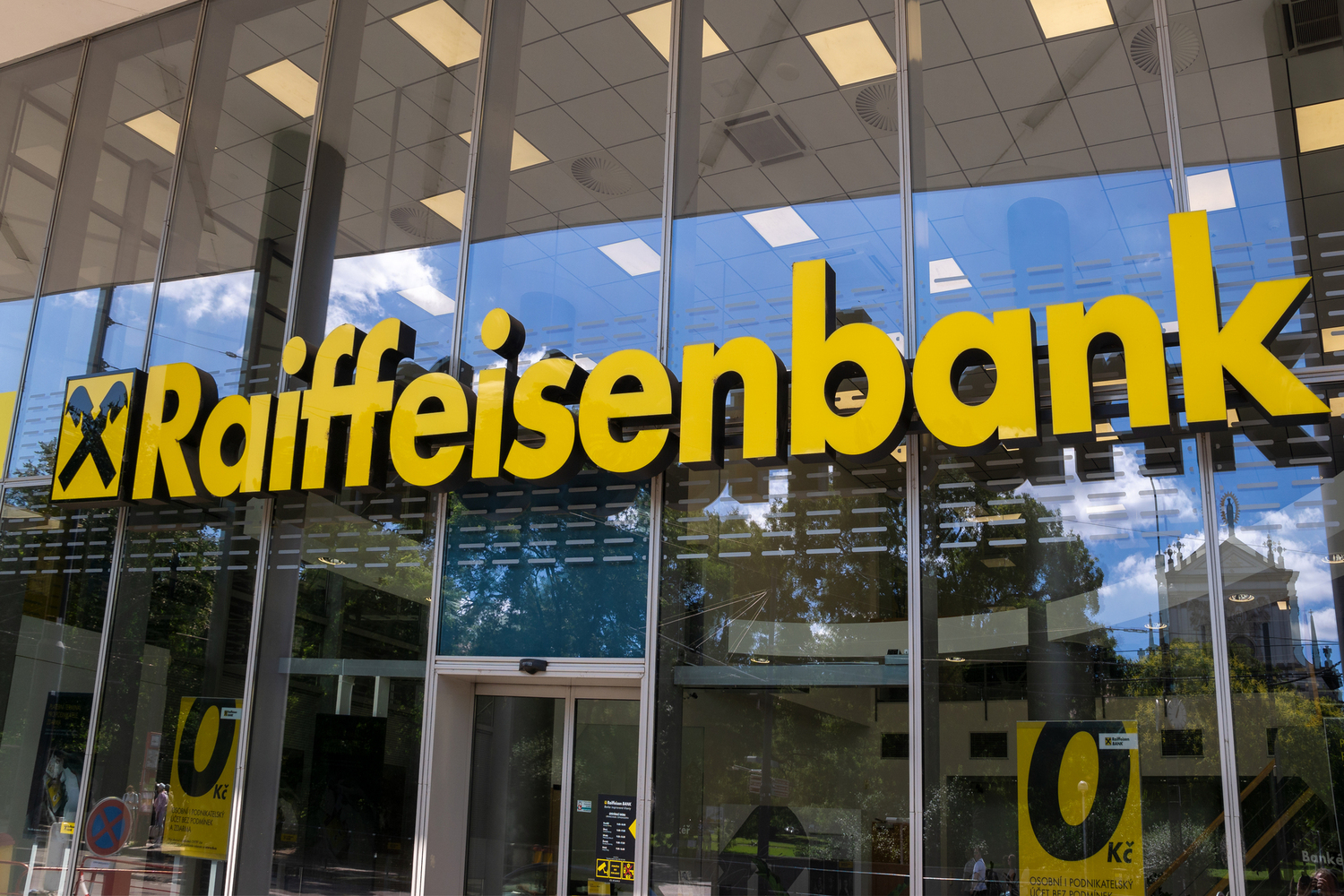 Raiffeisenbank v pololetí v ČR stoupl čistý zisk o 28 procent na 3,04 mld Kč