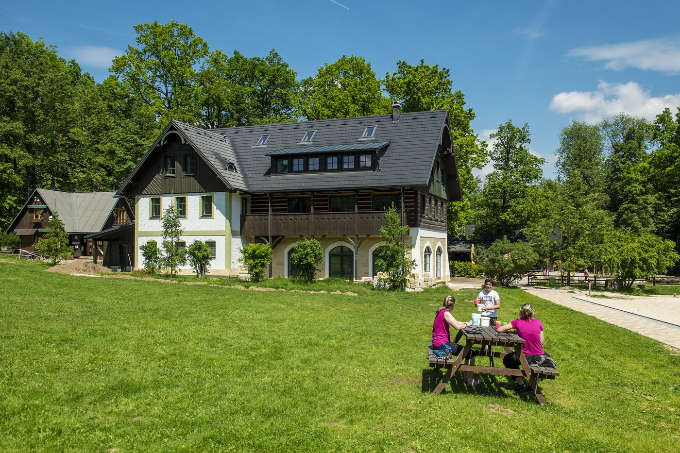 ČSÚ: Turistů ve druhém čtvrtletí meziročně přibylo, vyšší byly i tržby za služby