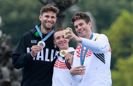 Paříž 2024: Medailisté se poprvé v historii dělí o své vítězné úsměvy s fanoušky v rámci tzv. Victory Selfie, pořízené pomocí Galaxy Z Flip6 Olympic Edition