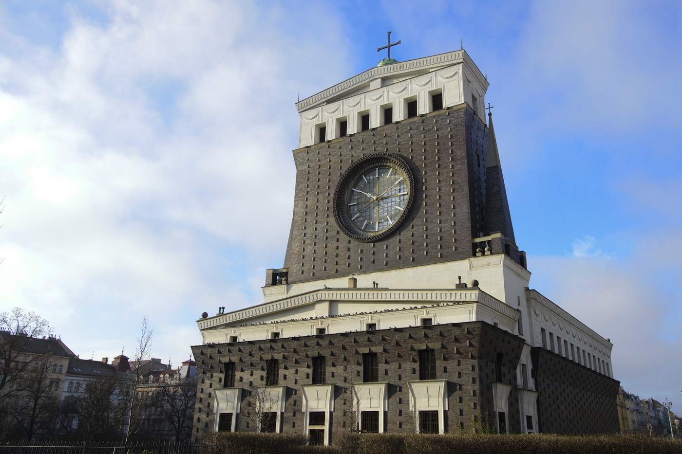 Kostel z dílny Josipa Plečnika je jednou z dominant Vinohrad