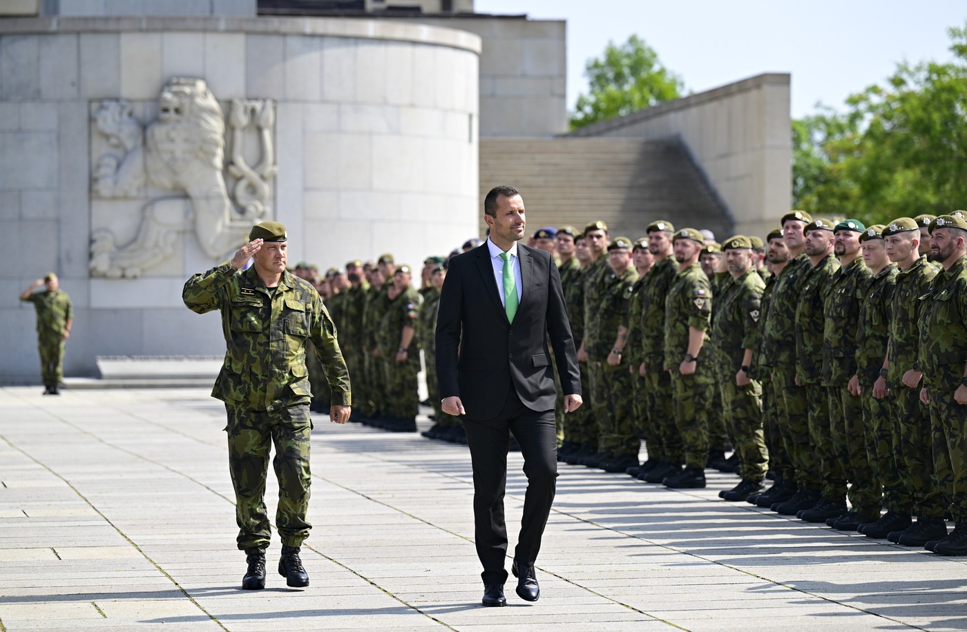 Přes 450 vojáků převzalo na Vítkově ocenění za službu v misi NATO na Slovensku
