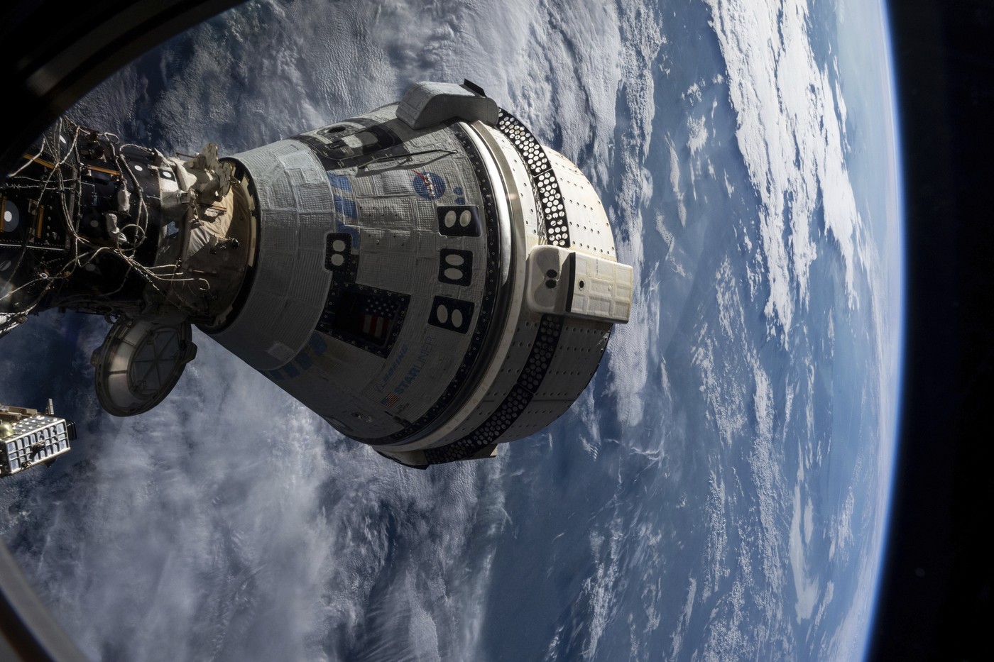 Astronauti dopravení na ISS lodí Starliner se nevrátí na Zem tímto prostředkem