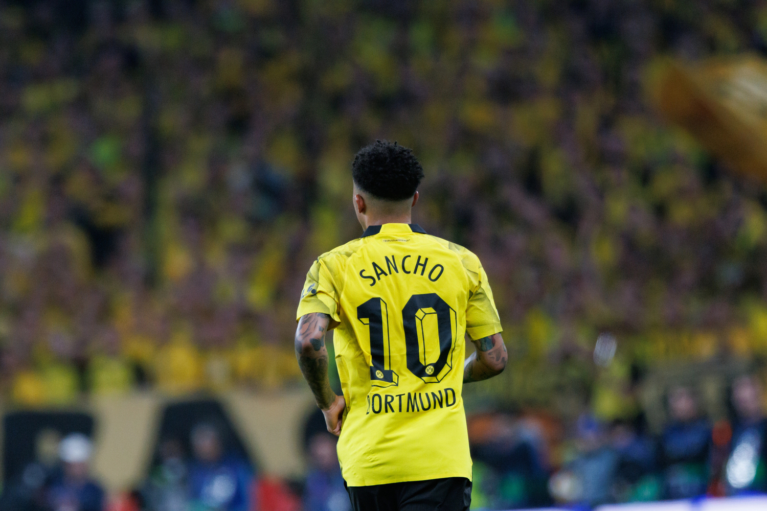 Anglický fotbalista Sancho bude hostovat v Chelsea, Sterling v Arsenalu