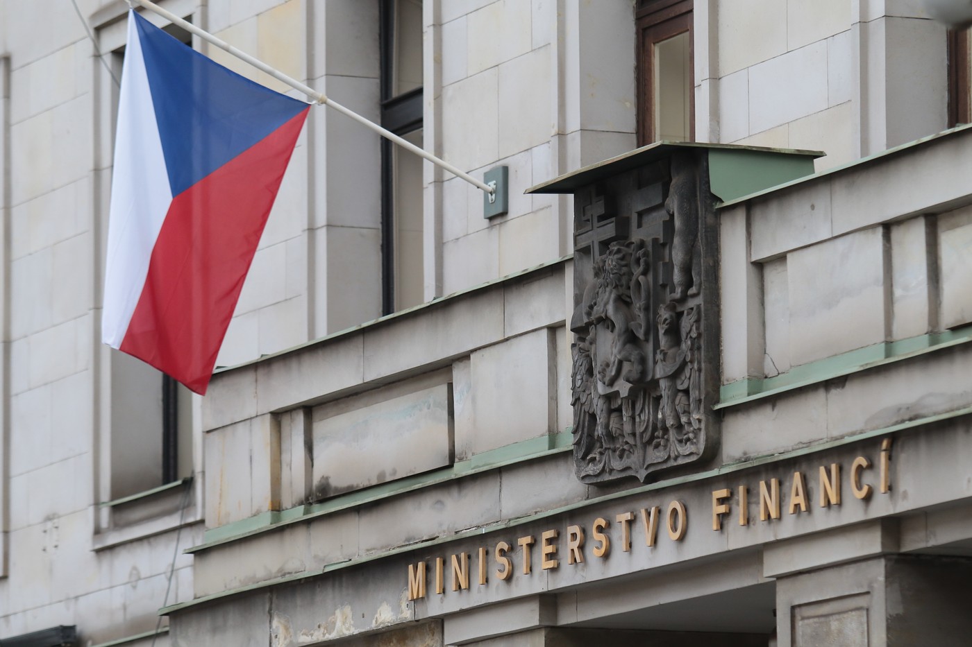 Ministerstvo financí navrhlo rozpočet na příští rok se schodkem 230 miliard Kč