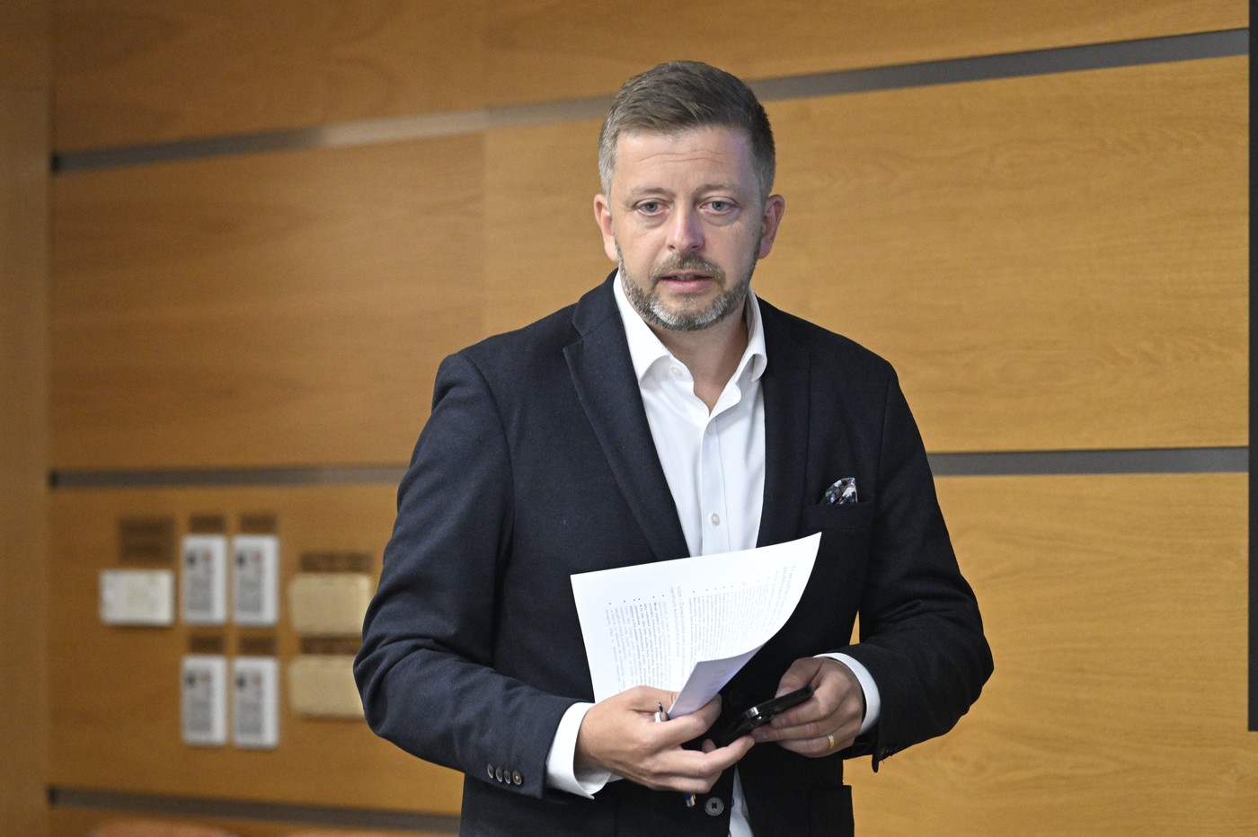 Policie má podle Rakušana ohledně výhrůžek školám více vyšetřovacích verzí
