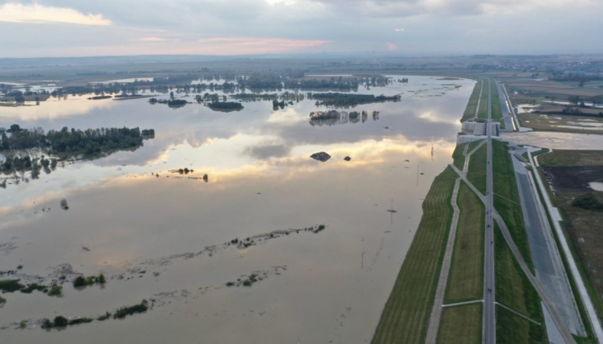 Polskem postupuje povodňová vlna na Odře, připravují se na ni i v Německu