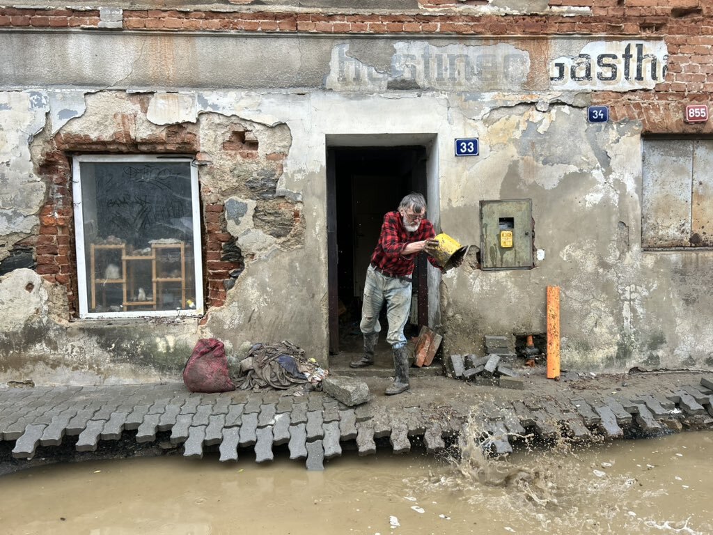 Úřady práce vyplatily na mimořádné pomoci po povodních přes 100 mil. Kč