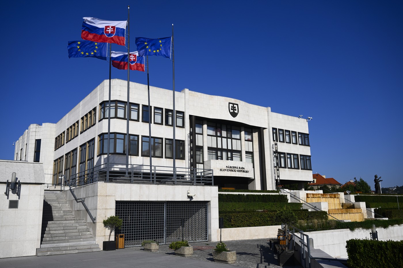 Slovenský parlament schválil konsolidační balíček, zejména stoupnou daně
