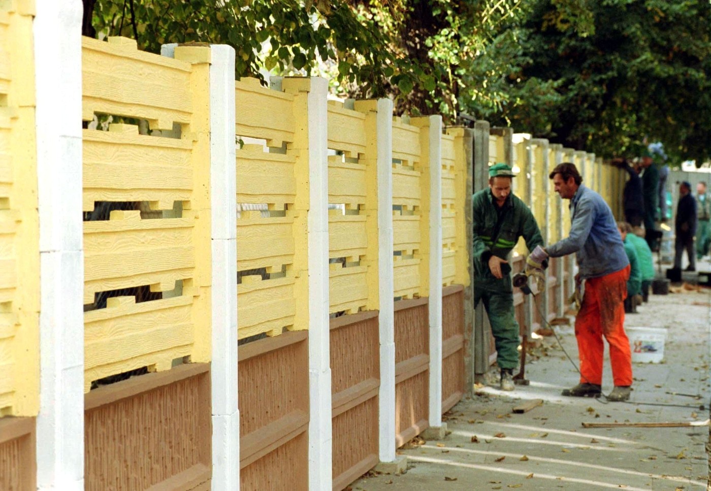 Plot v ústecké Matiční ulici vzbudil v roce 1999 kritiku doma v cizině