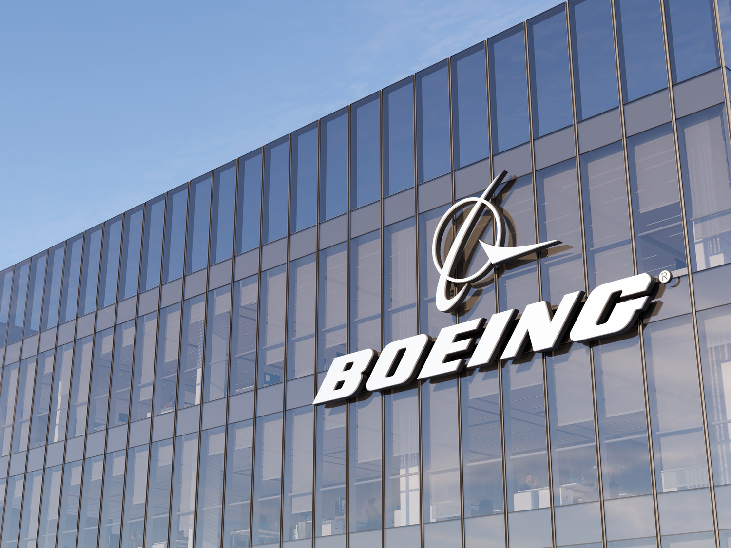 Boeing potřebuje až 35 miliard USD, potýká se s problémy při výrobě a stávkami