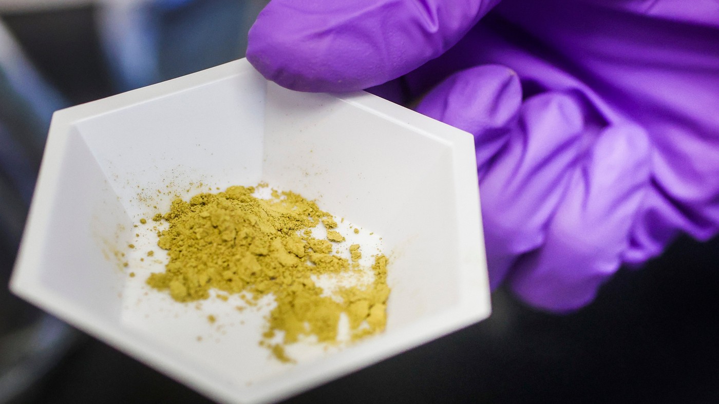 Nakládání s látkami typu kratom bude mít nová pravidla, Pavel novelu podepsal