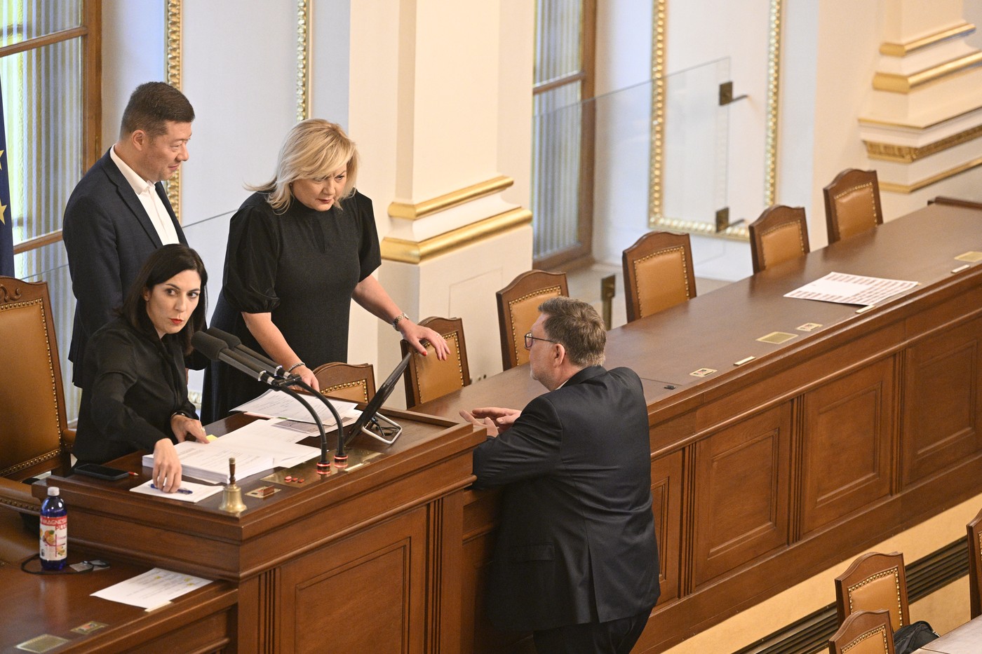 Sněmovna schválila základní údaje návrhu rozpočtu se schodkem 241 mld. Kč