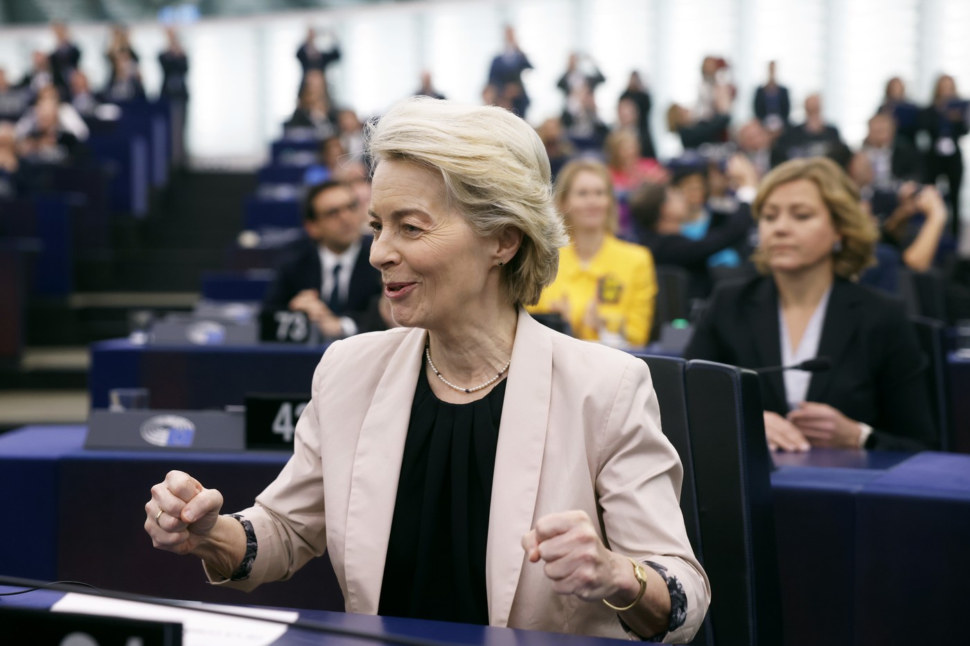 Evropský parlament schválil novou Evropskou komisi, Česko zastupuje Síkela