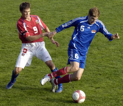 Český reprezentant Luboš Kalouda (vlevo) a Christoph Biedermann z Lichtenštejnska 