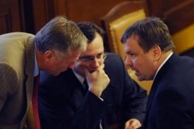 Sněmovna se se&scaron;la kvůli Veseck&eacute;, ale vl&aacute;dn&iacute; koalice jedn&aacute;n&iacute; nechce.