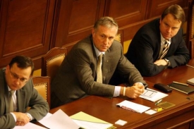 Topolánek vyznamenal bratry Mašíny a Milana Paumera.