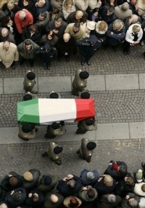 Pohřeb italského vojáka, jenž zahynul pod Hindúkušem.