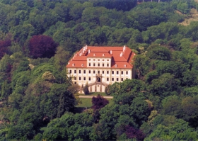 Červený Hrádek v jirkovských lesích