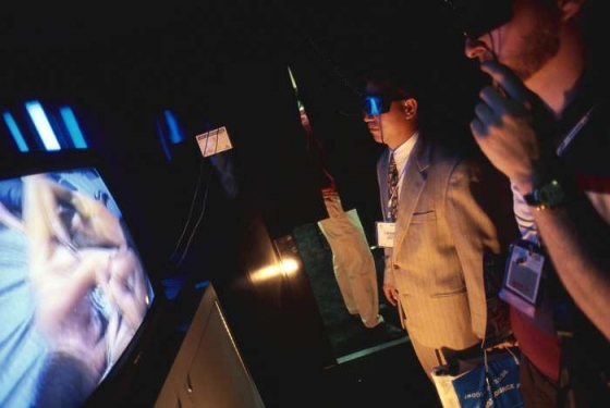První Číňané? 3D pornofilm na veletrhu erotiky v Los Angeles 2005.