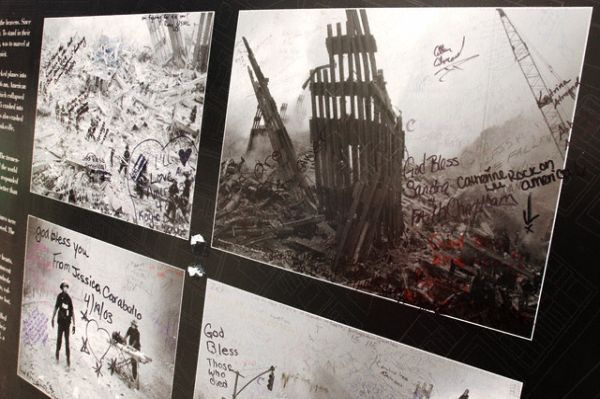 Fotografie zříceniny bývalého Světového obchodního střediska.