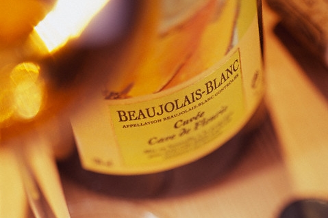 Kouzlo beaujolais spočívá v tradici, na kvalitu vína se tolik nehledí. Kouzlo beaujolais spočívá v tradici, na kvalitu vína se tolik nehledí.