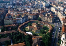 Milán