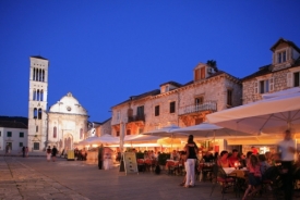 Večerní Hvar.