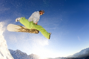 Snowboardista bez jakéhokoli zdravotního pojištění strašně riskuje.