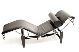Chaise lounge od Le Corbusiera.