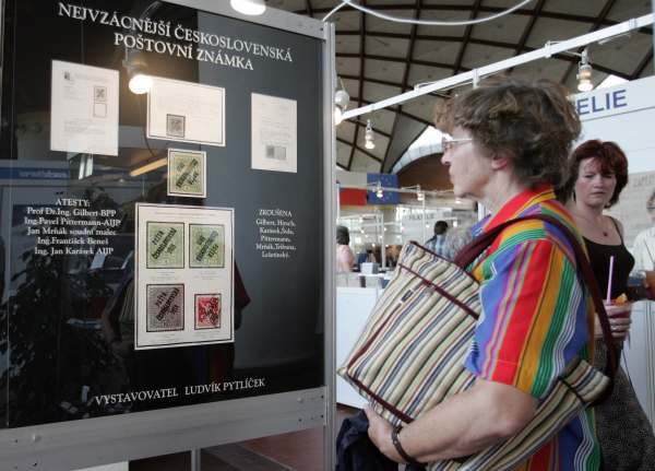 v Průmyslovém paláci se konala výstava poštovních známek. 
