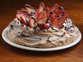 Dort Pavlova může být i čokoládový. Dort Pavlova může být i čokoládový.