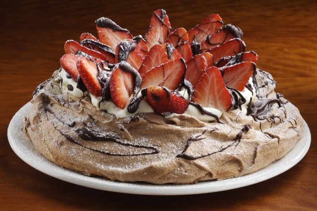Dort Pavlova může být i čokoládový.