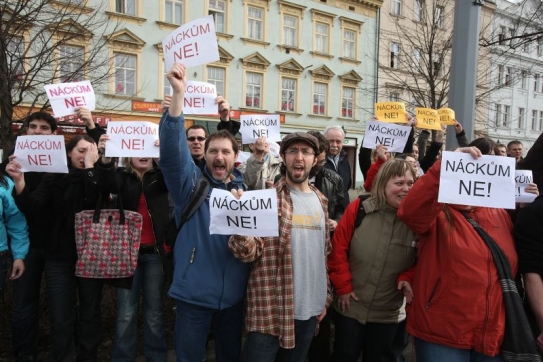 Odpůrci pravicových extremistů.