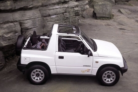 Vitara byla od počátku k mání i s plátenou střechou.