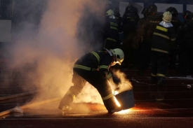 Nebezpečná pyrotechnika zranila malého chlapce.