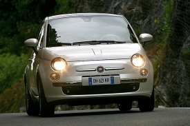 Nejlevnější Fiat 500 začíná na bezmála 290 tisících korun.