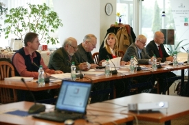 O šesti nových členech Rady ČT mají poslanci hlasovat v květnu.