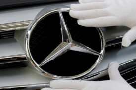 Arabové zvýšili podíl ve firmě, která vyrábí Mercedes Benz.